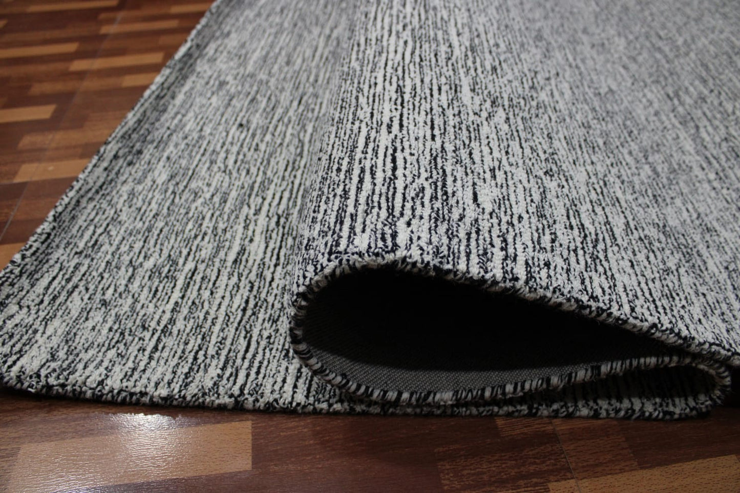 Subtle (SU-262) Ivory/Black Rug