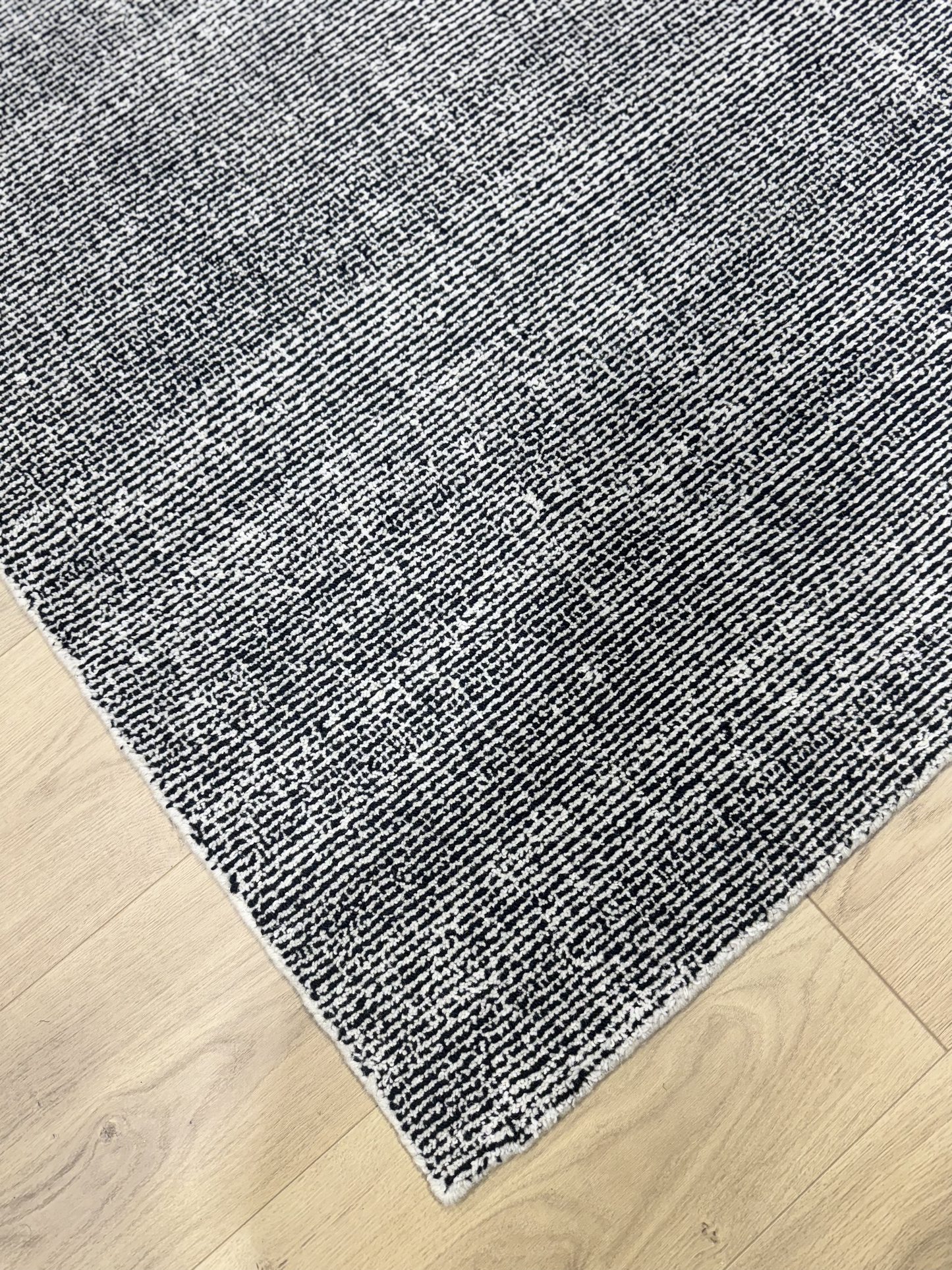 Anderson (AN-01) Black/White Rug