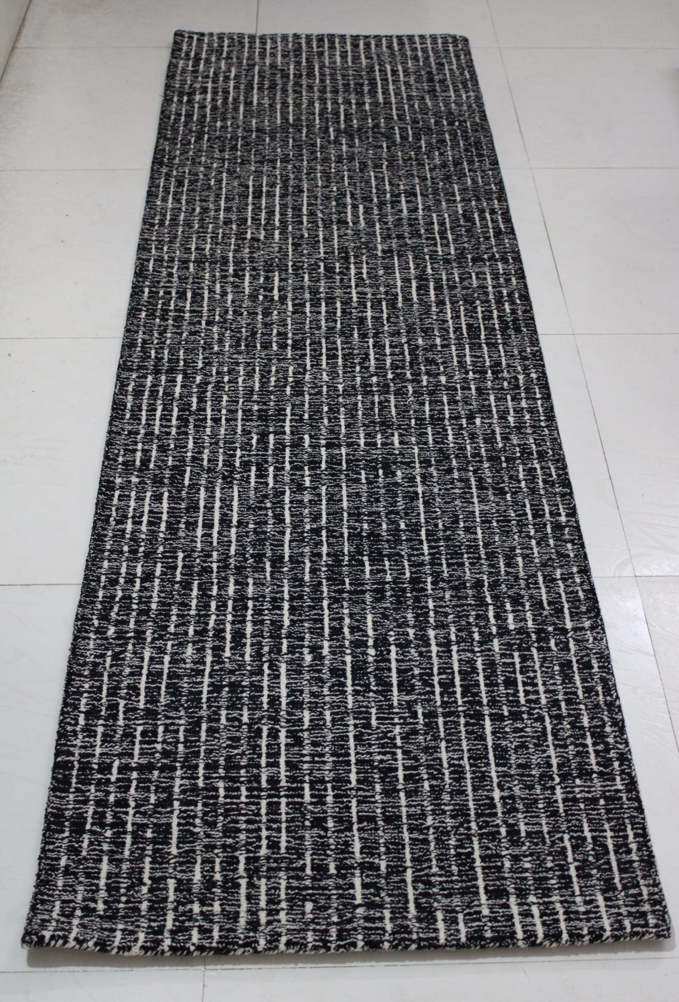 Zenith (ZE-265) Black/Ivory Rug